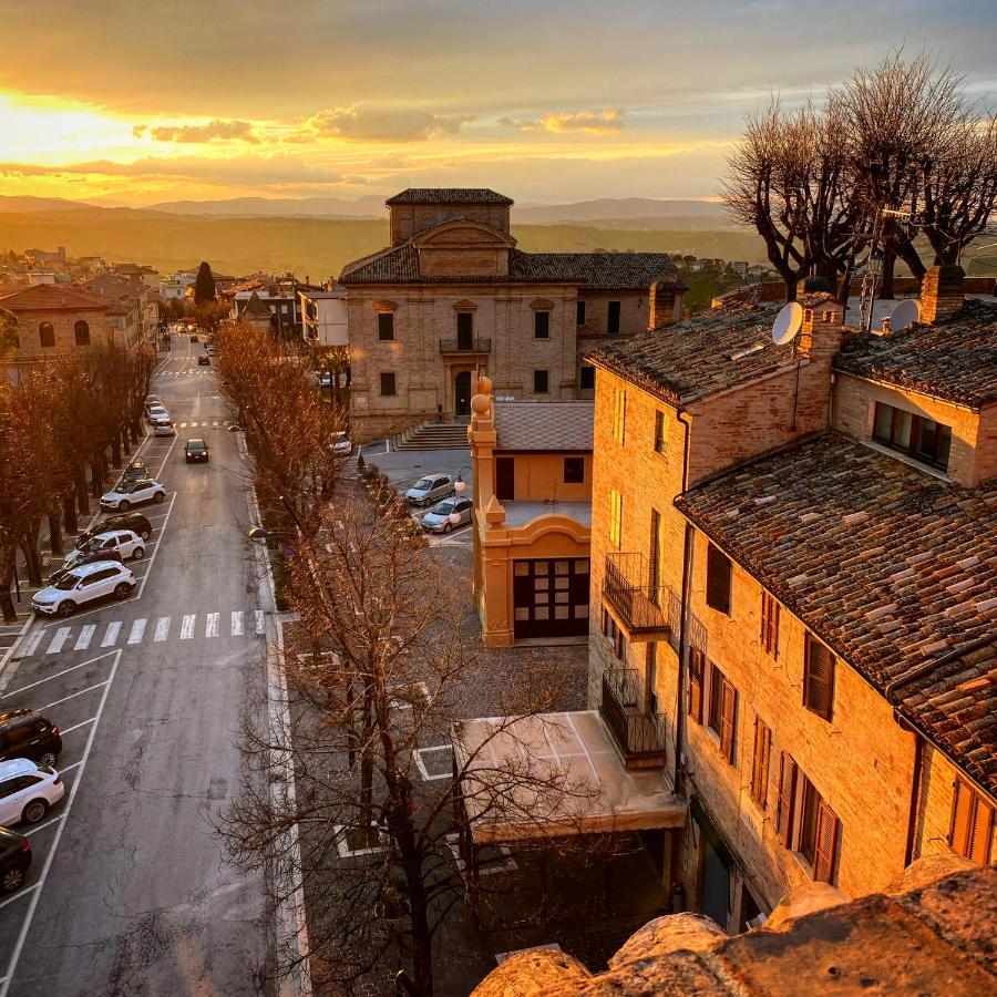 B&B Terrazza Sul Borgo Mogliano Luaran gambar