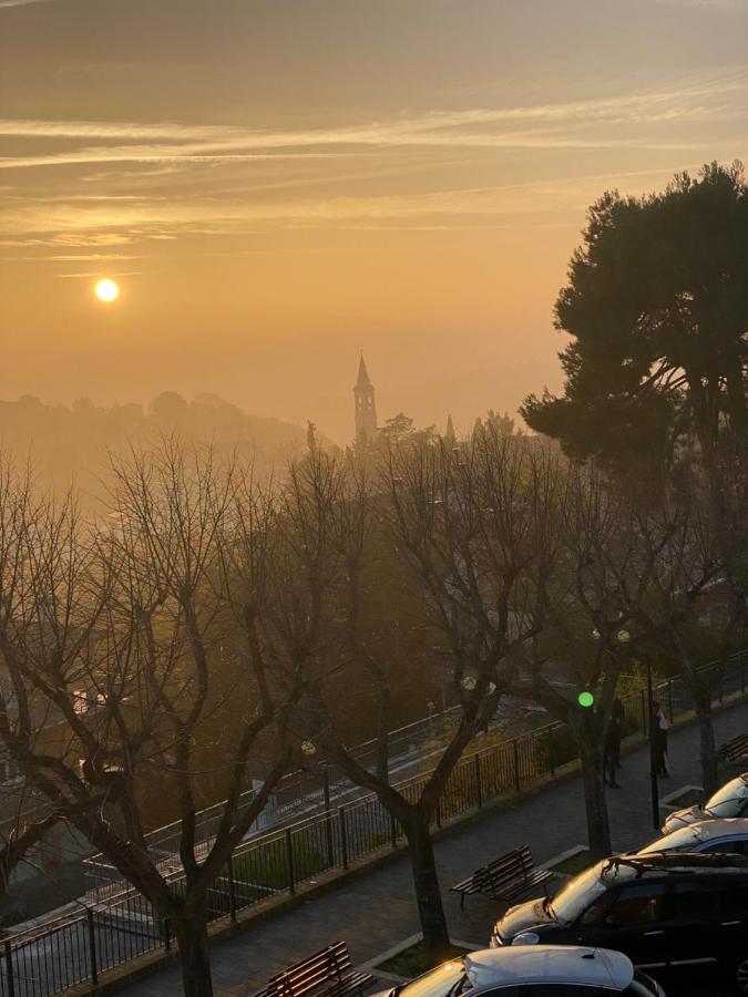 B&B Terrazza Sul Borgo Mogliano Luaran gambar