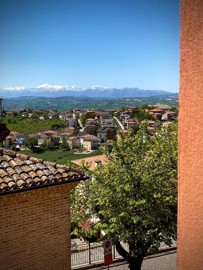 B&B Terrazza Sul Borgo Mogliano Luaran gambar