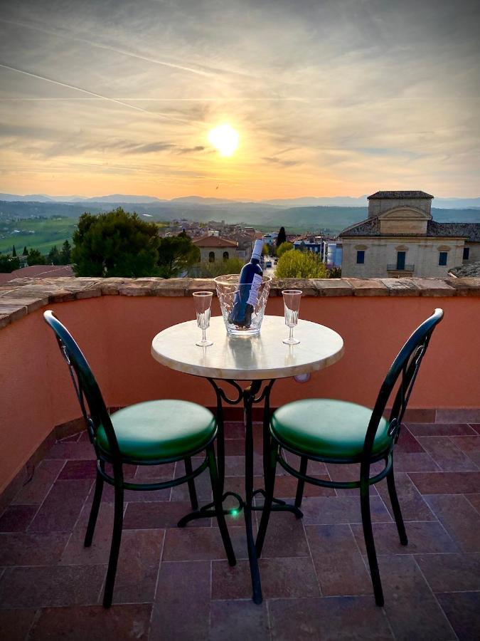 B&B Terrazza Sul Borgo Mogliano Luaran gambar